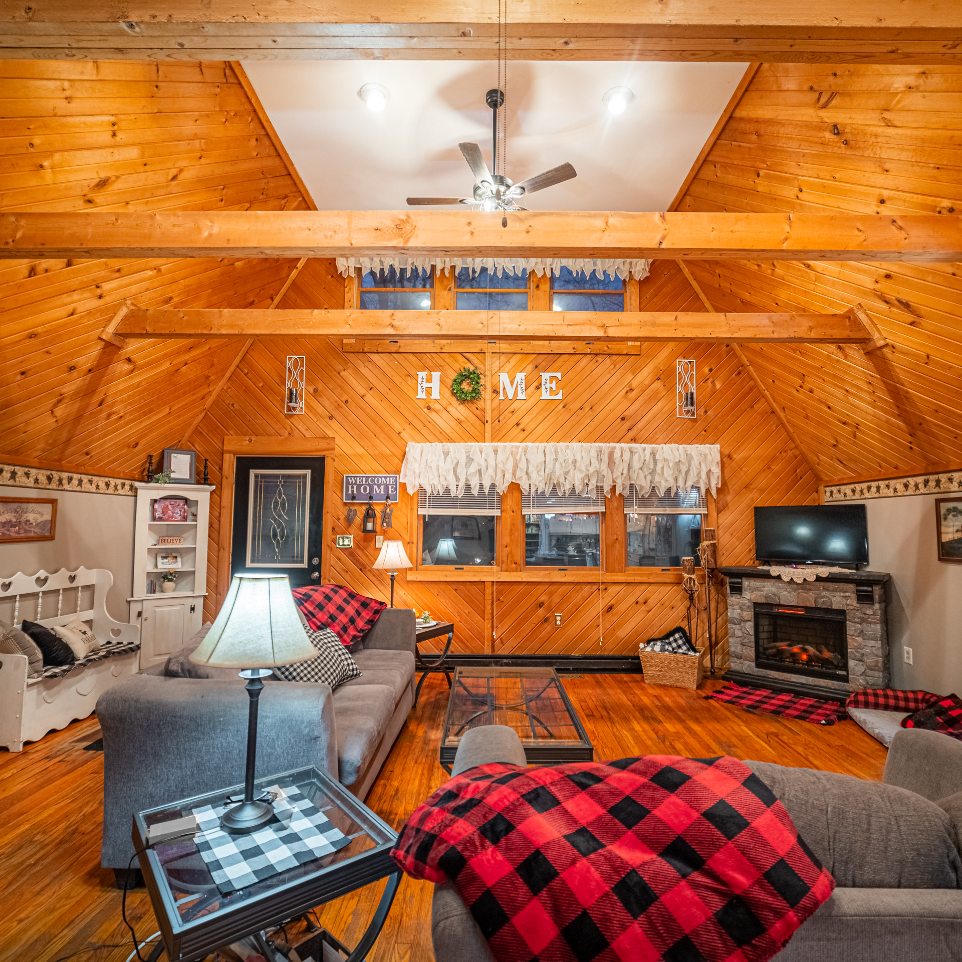Beautiful Joanna Gains inspired livingroom